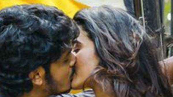 உதட்டில் முத்தம் 