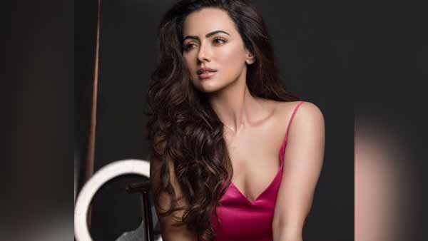 சனா கான் 