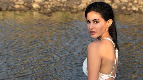 அதுக்கும் மேலே 