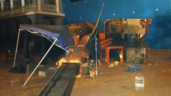 கிரேன் விழுந்தது 