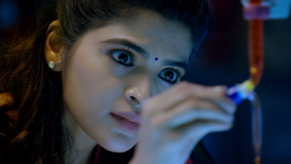 முகமூடியுடன் 