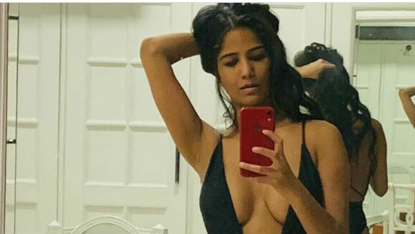 Actress poonam pandey kissing with her boyfriend