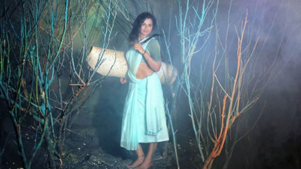 ஒரு கையில் பாய்.. 