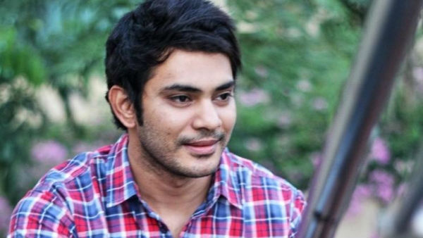 ஆம்புலன்ஸில் ஏற்றியபோது ஆம்புலன்ஸில் ஏற்றியபோது