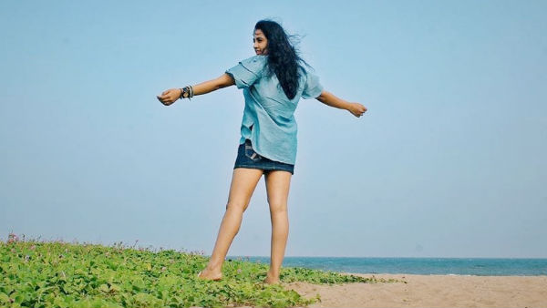  Srushti dange looking hot in blue dress