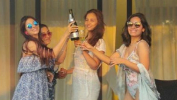 பிகினியில் ஆட்டம் 