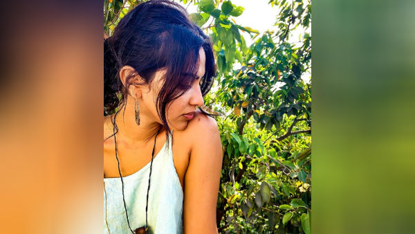 ஒட்டுத்துணியில்லாமல் 