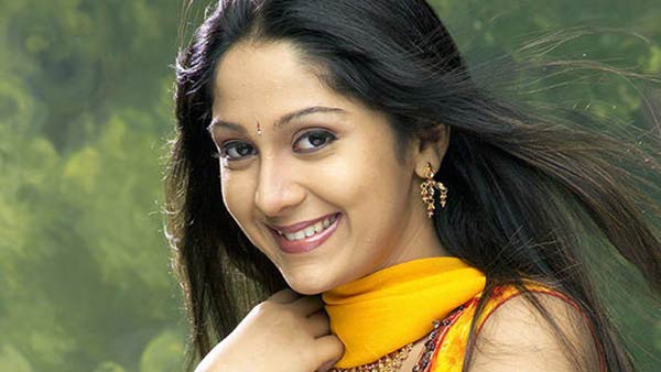 அழுதபடி இருக்கிறேன் 