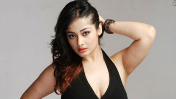 வாயை பிளந்து.. 