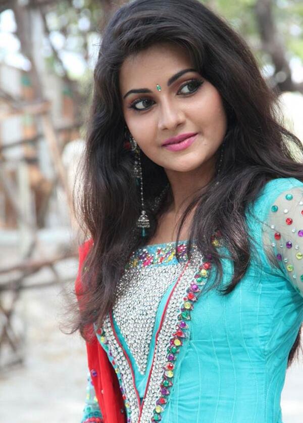 Manochitras latest film Gurujiyum kumthalakka peyums sneak peek released Manochitras latest film Gurujiyum kumthalakka peyums sneak peek released