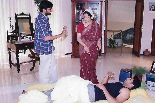  Actress Nadhiya uploades a photo of herself cooking