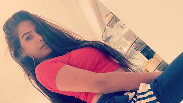 உள்ளாடையுடன் 