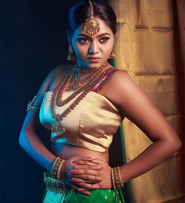 துடைத்தெறிந்த ஷாலு 