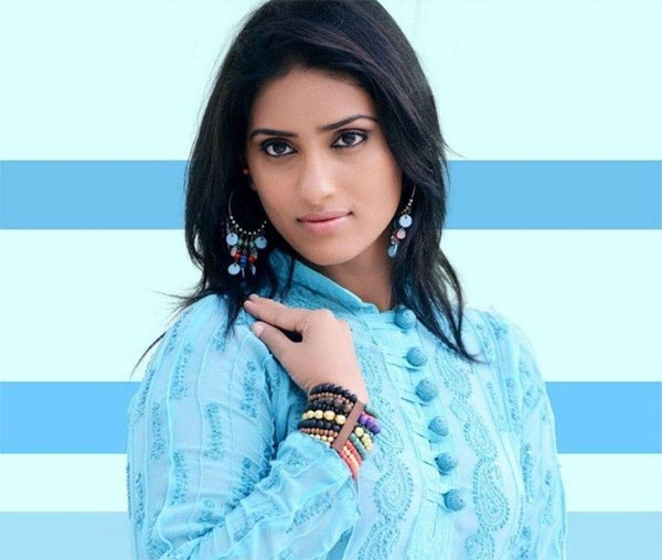 நெருங்கிப் பழகினார் 