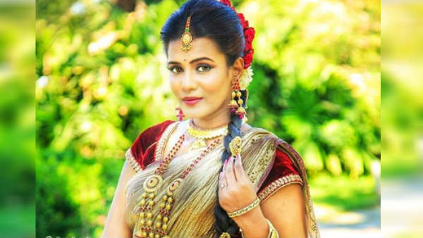 திருமண கோலத்தில்