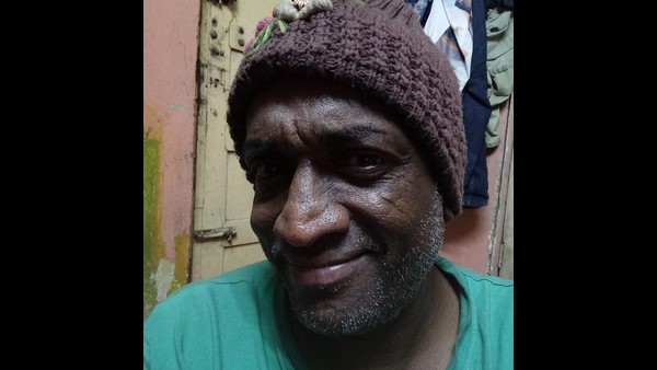 மயங்கி விழுந்தார் 