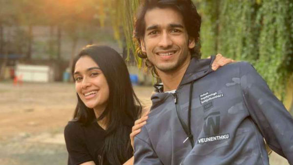 ரூம் வாசலில் உணவு 