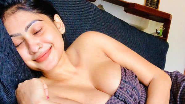 வீட்டில் தனியாக