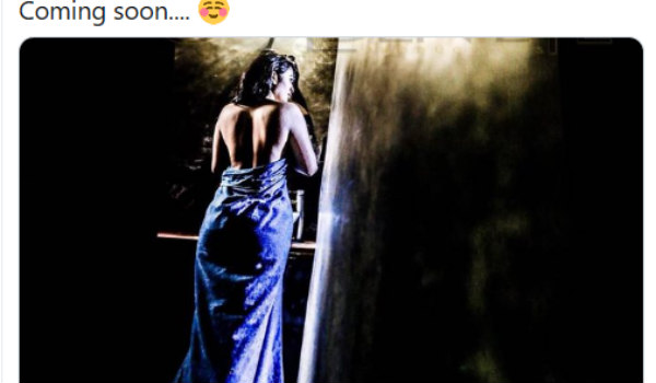 மேலாடையின்றி