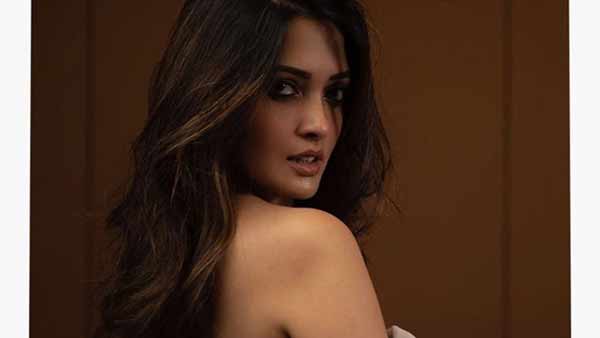 கூந்தல் மறைவில்