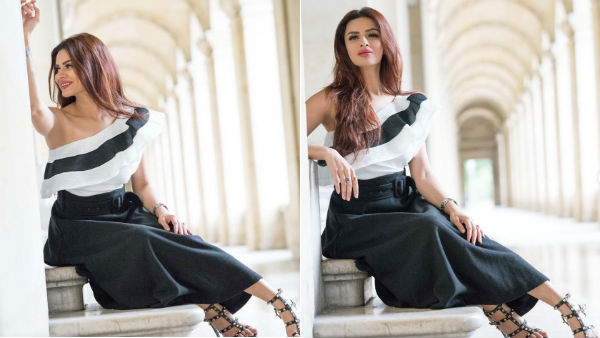 பிகினியில் ஊஞ்சல்