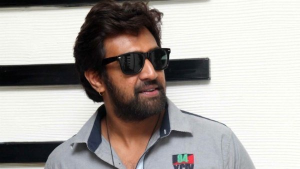 கண்ணீர்மல்க..