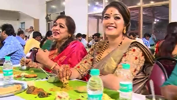 பந்தியில் அமர்ந்து.. 