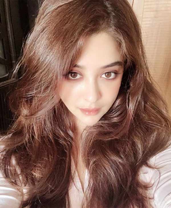 நடிகை பாயல் கோஷ் 