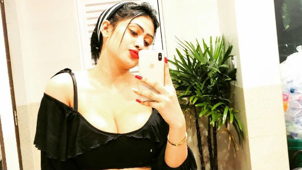 ஆடையை கழட்டிவிட்டு