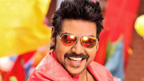 ரஜினியுடன் குரூப் டான்ஸர் ரஜினியுடன் குரூப் டான்ஸர்