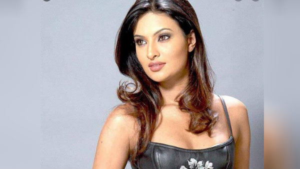 வெளிநாட்டு பெயர் 