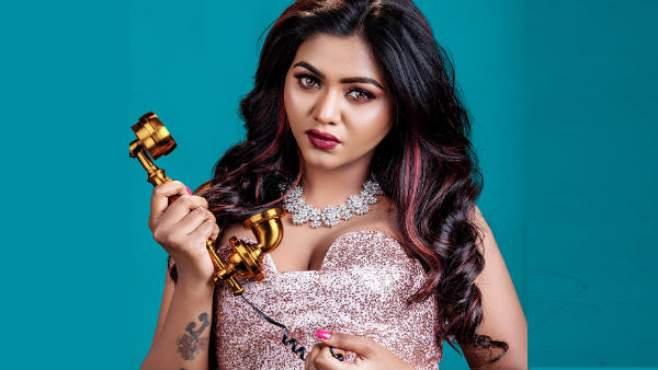 ஒட்டுத்துணியில்லாமல் 