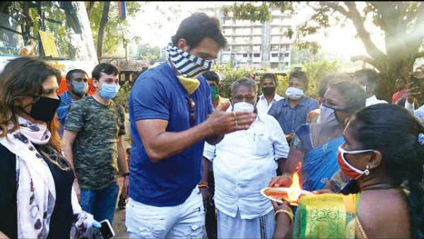 நிஜ ஹீரோ 