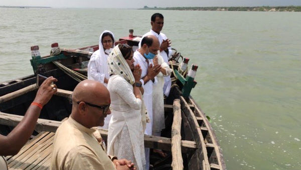 கதறியப்படியே.. 