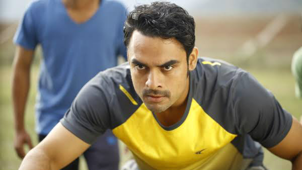 பார்த்துக்கொண்டே