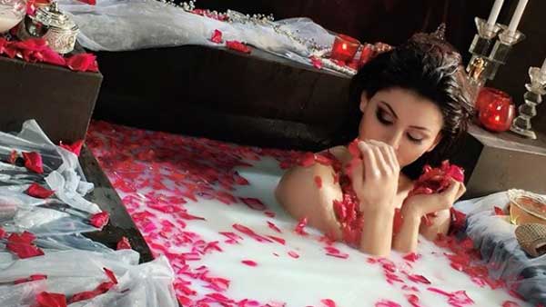 நிர்வாணக் குளியல்