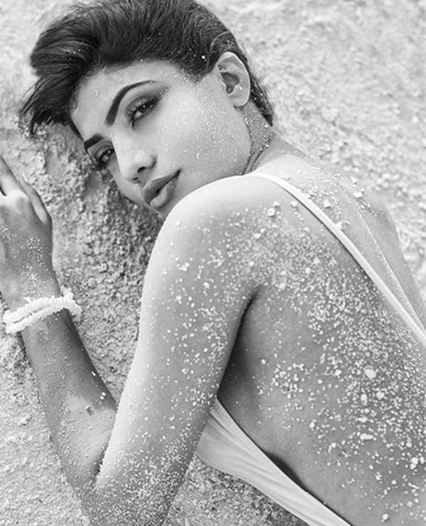 உப்பும் மணலும் உப்பும் மணலும்