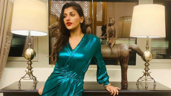 திட்டி தீர்த்துள்ளனர் 