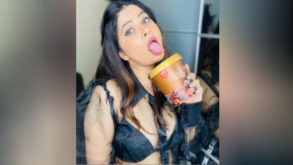 அரைகுறை உடையில் அரைகுறை உடையில்