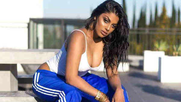 உள்ளாடை அணியாமல் 