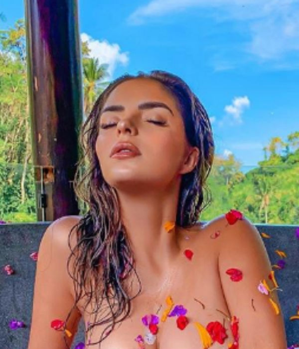 ரோஜாப்பூ குளியல்