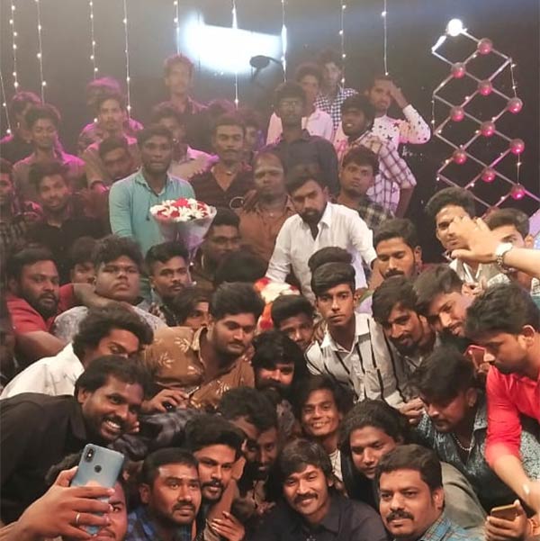 தனுஷ் ரசிகர்கள்