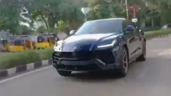 வெளியே வந்து விளக்கேற்றினார்