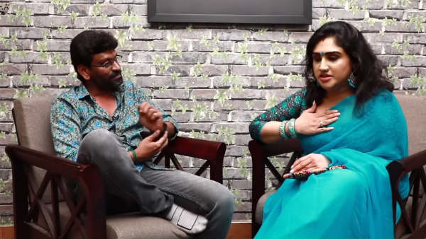 கைகளை பற்றிய பீட்டர்.. 