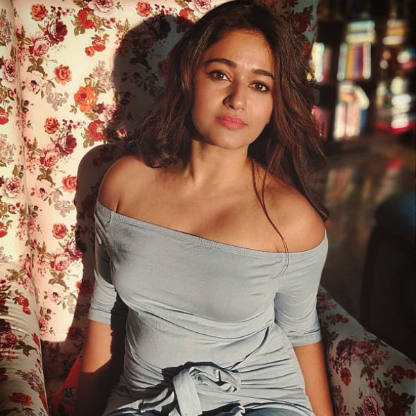 கவர்ச்சி காட்டி