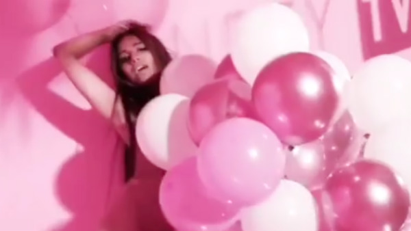 ஆள் பிடிக்கிறார்