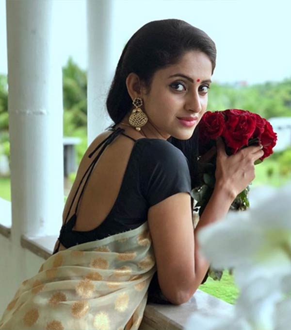 நடிகை சரண்யா மோகன் 