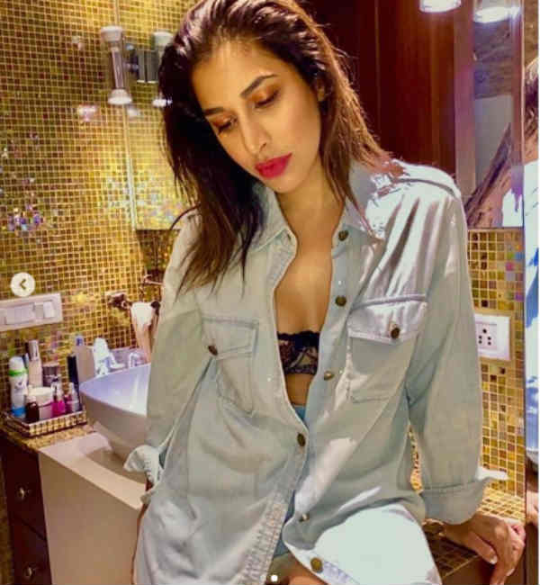 லாக்டவுன் லைஃப் 