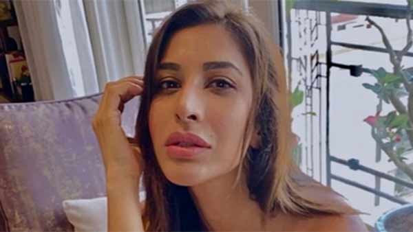 கண்களை பாருங்களேன் 