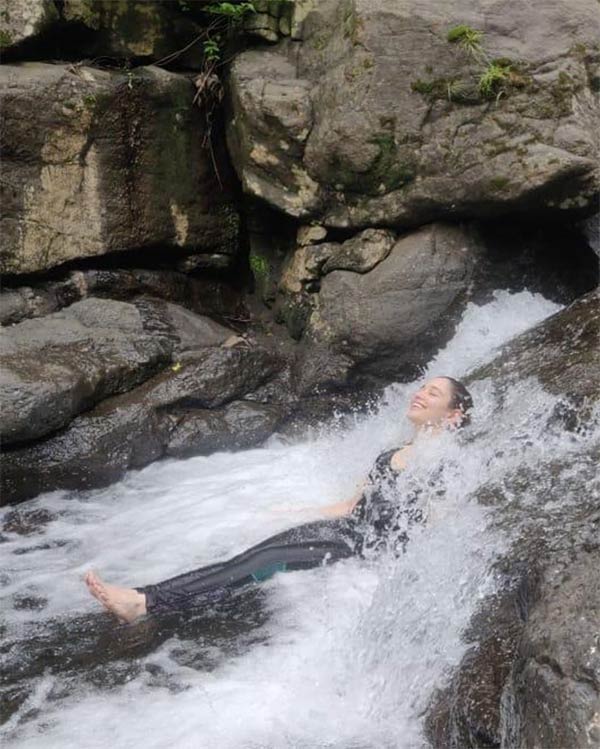 வெண்மையான தேகத்தில்